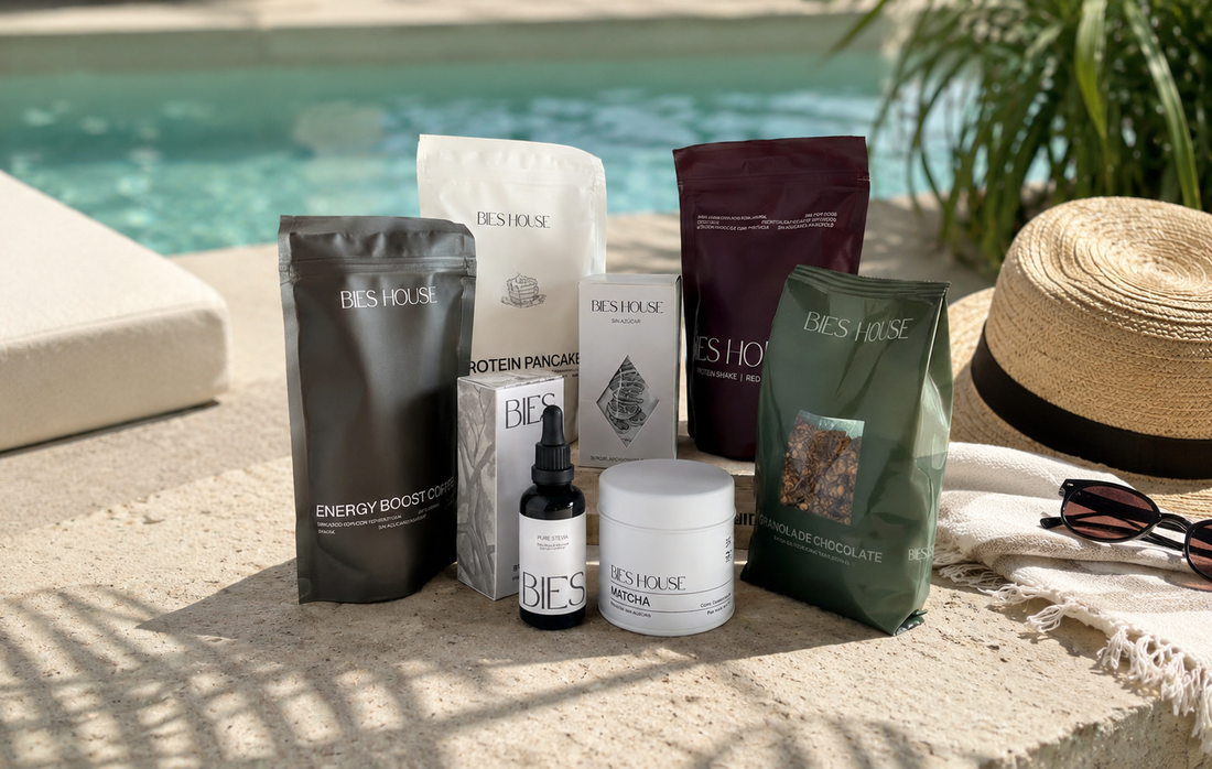 Gama de productos BIES House junto a la piscina en un día de verano